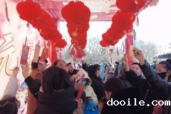 网络中国节·元宵  新春游园展活力 欢声笑语度元宵
